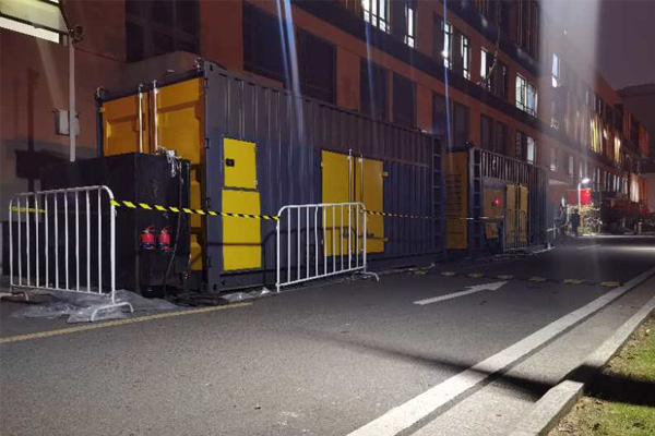 湘潭柴油发电机组的输出电压是如何调节的？