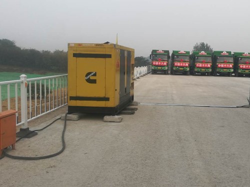 湘潭电力系统的稳定性和设备兼容性如何影响发电机组的频率规格？